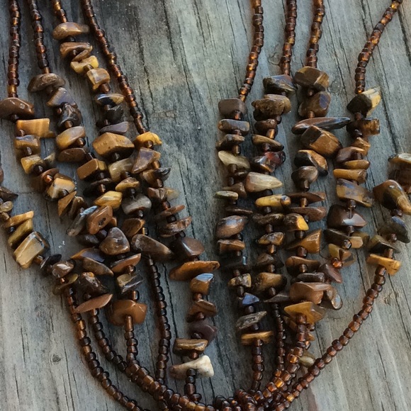 Gorgeous Shell Statement Necklace - Picture 5 of 6